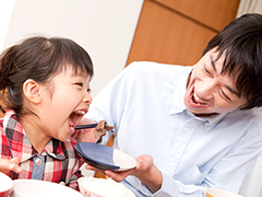 食べ物を食べる。