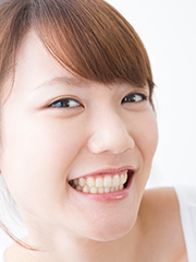 歯をきれいにして、笑顔をもっと魅力的に～審美治療・ホワイトニング