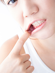 歯茎からの出血、歯のグラつきは、歯周病が原因かもしれません